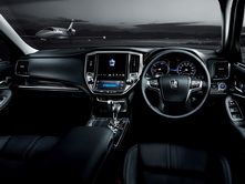 
								2015 TOYOTA CROWN DAA-AWS210 2WD full									