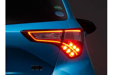 
								TOYOTA VITZ HYBRID F full									