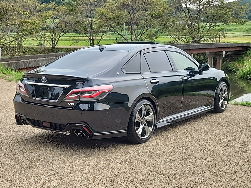 
								2018 Toyota Crown Hybrid RS Advance full									