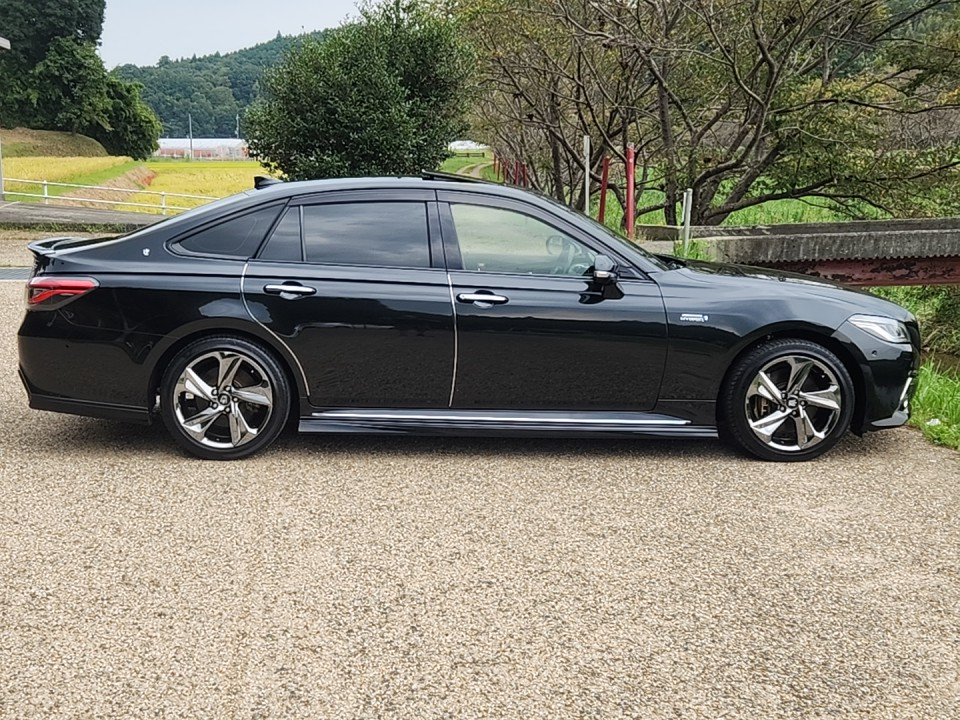 
								2018 Toyota Crown Hybrid RS Advance full									