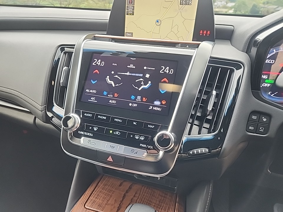 
								2018 Toyota Crown Hybrid RS Advance full									