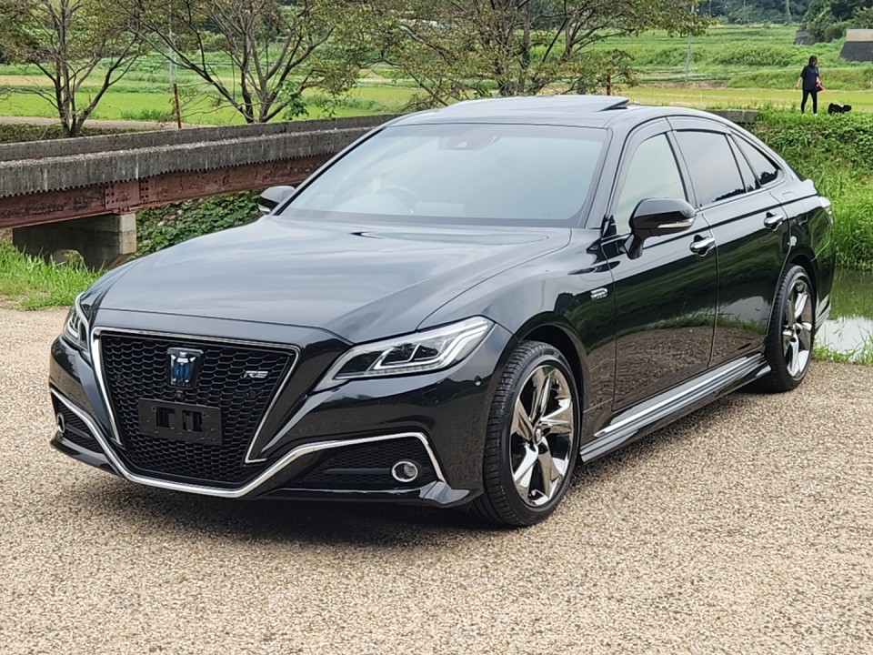 
								2018 Toyota Crown Hybrid RS Advance full									